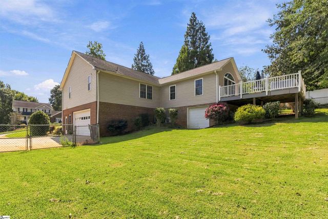 125 Woodcreek Drive, Spartanburg, SC 29303