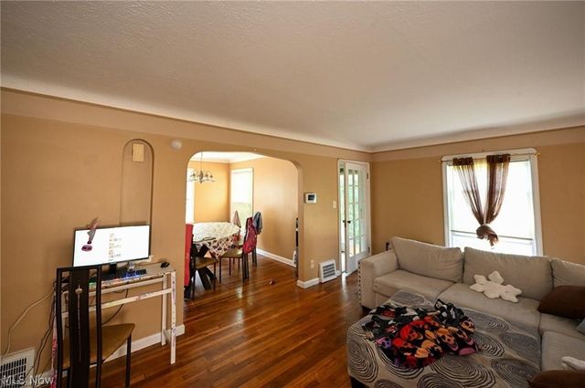 4541 W 174th Street, Cleveland, OH 44135