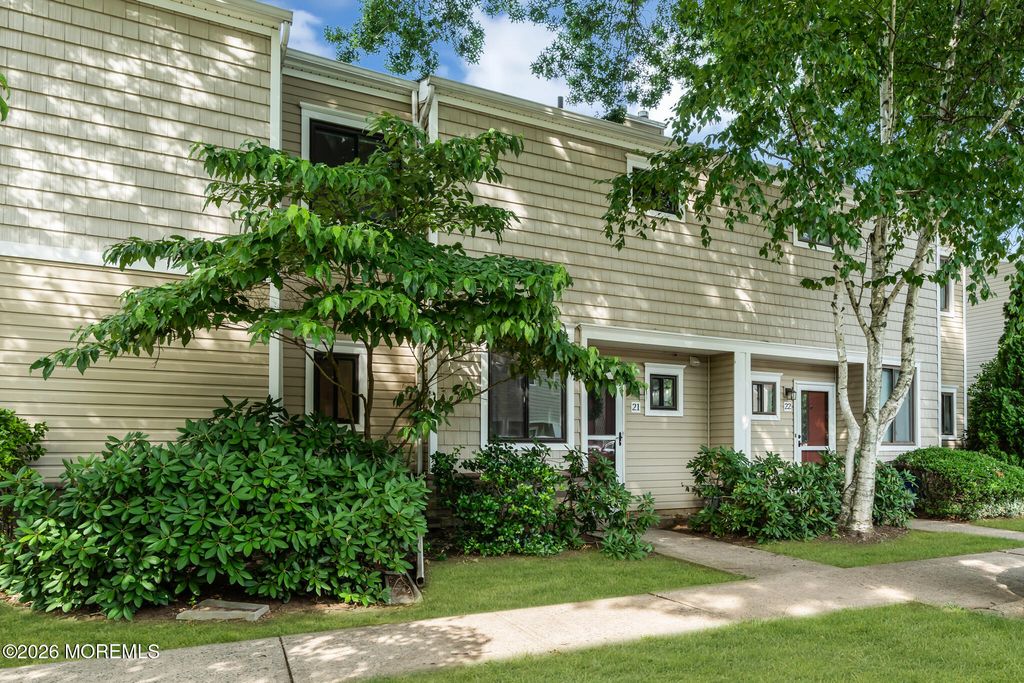 21 Carol Court, Tinton Falls, NJ 07724