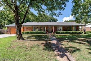 6515 Meadow Cliff Drive, Fort Smith, AR 72903