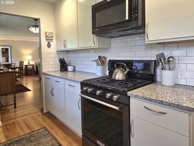 4832 Se Raymond St, Portland, OR 97206