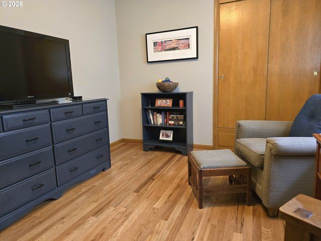 4832 Se Raymond St, Portland, OR 97206
