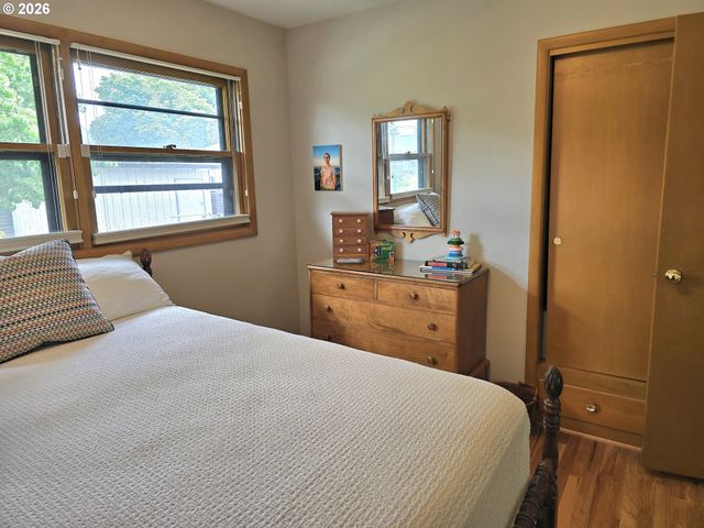 4832 Se Raymond St, Portland, OR 97206