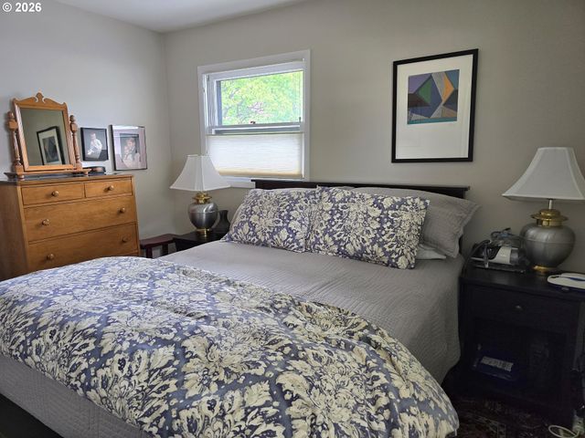 4832 Se Raymond St, Portland, OR 97206