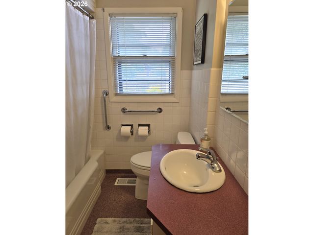 4832 Se Raymond St, Portland, OR 97206