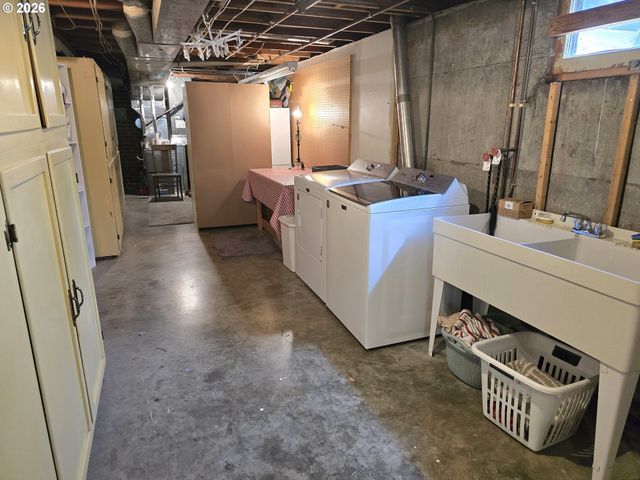 4832 Se Raymond St, Portland, OR 97206