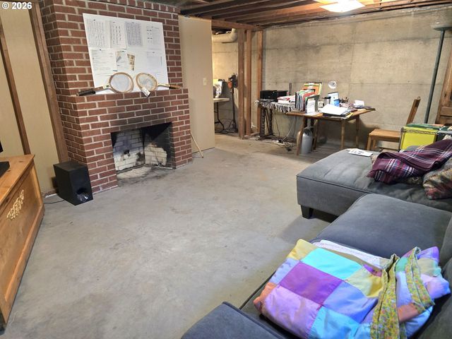 4832 Se Raymond St, Portland, OR 97206