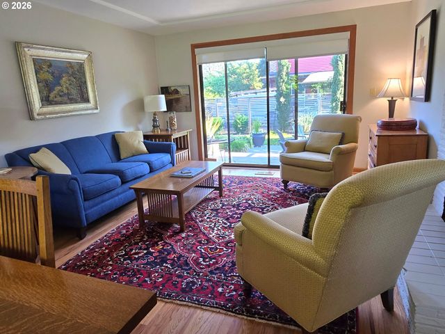 4832 Se Raymond St, Portland, OR 97206