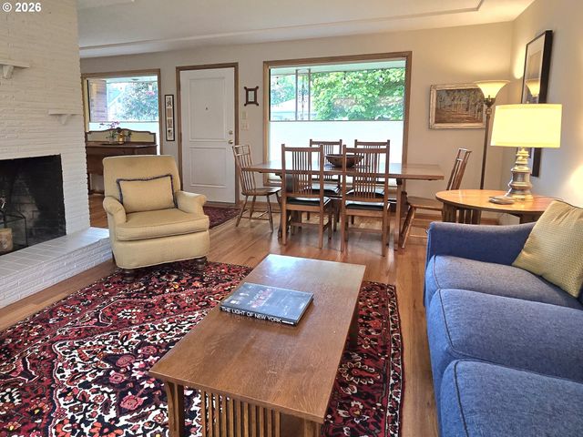 4832 Se Raymond St, Portland, OR 97206