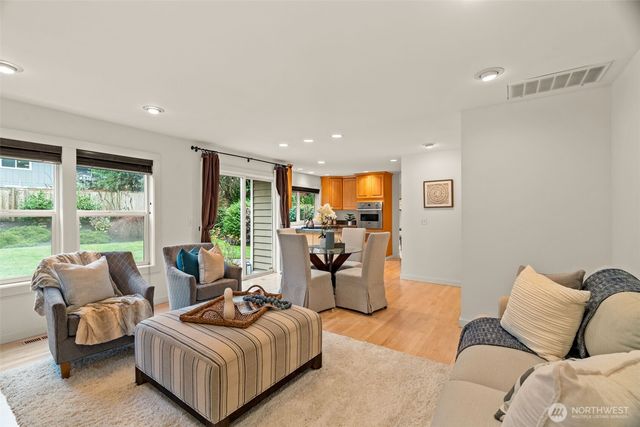 1140 3rd Avenue S, Edmonds, WA 98020