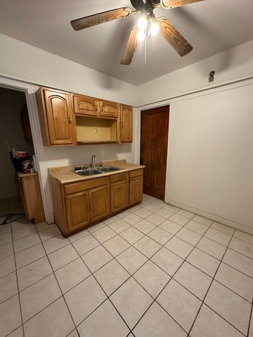 7541 S Merrill Avenue, Chicago, IL 60649