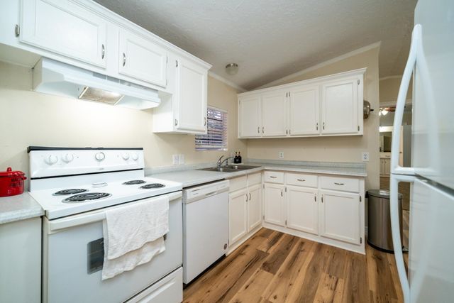 136 Woodlawn Estates Drive, Marshall, TX 75670