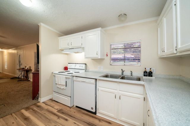 136 Woodlawn Estates Drive, Marshall, TX 75670