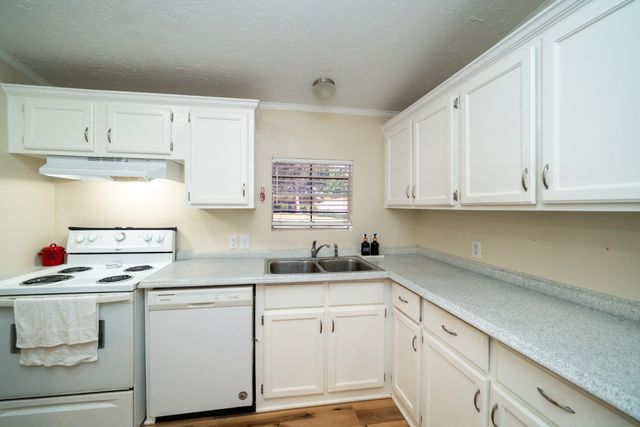 136 Woodlawn Estates Drive, Marshall, TX 75670