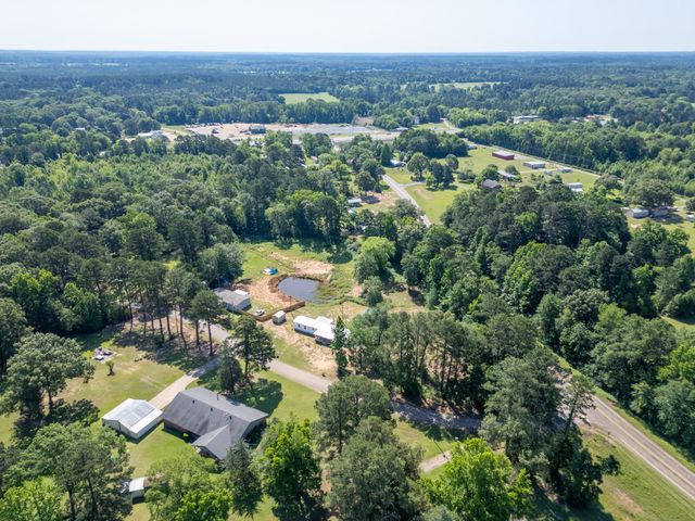136 Woodlawn Estates Drive, Marshall, TX 75670