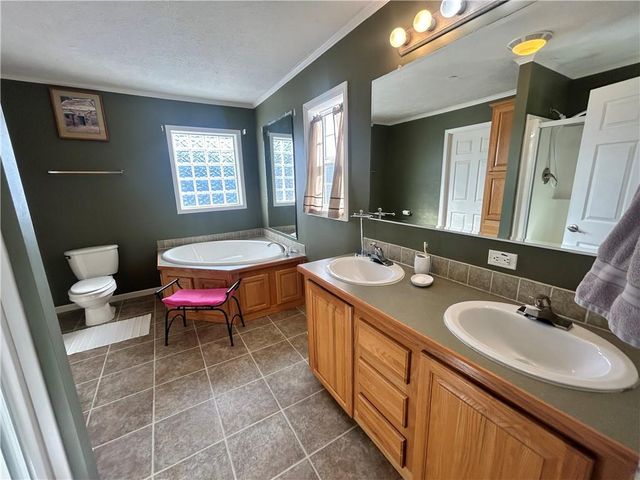 529 SE 30th Road, Warrensburg, MO 64093