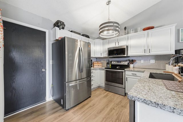 9437 W Ryan St, Wichita, KS 67205