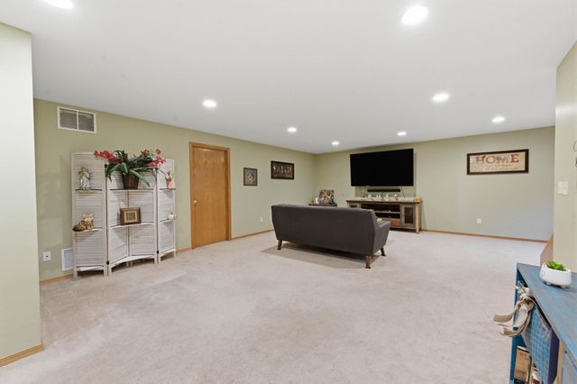 9437 W Ryan St, Wichita, KS 67205