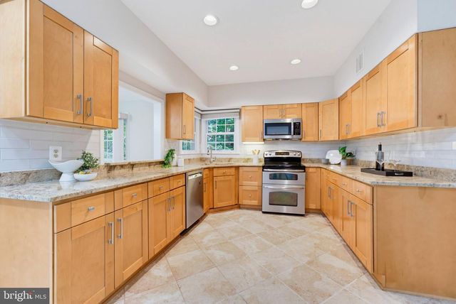 7827 BELLEFLOWER DR, Springfield, VA 22152