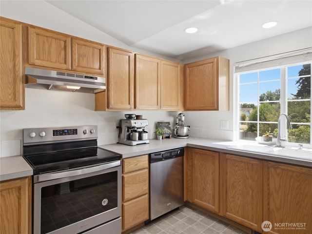 15658 91st Way SE, Yelm, WA 98597