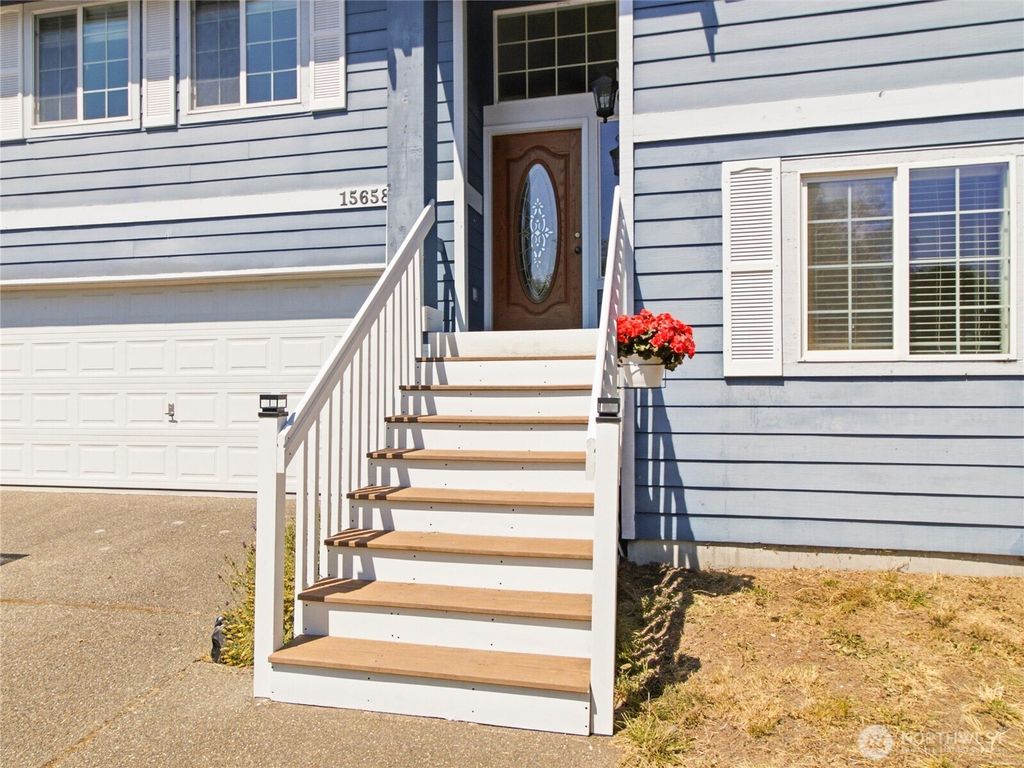15658 91st Way SE, Yelm, WA 98597