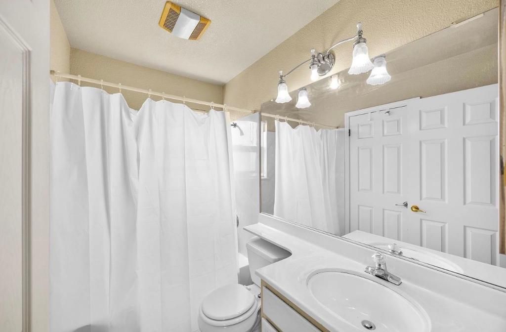 Image 6 of property listing at 20667 Blossom, Hayward, CA 94541