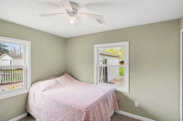 717 Oak Park Drive, Fenton, MI 48430