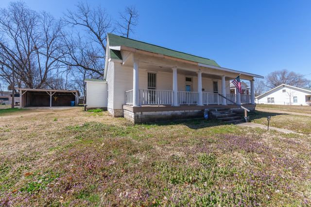 714 S College St, Trenton, TN 38382