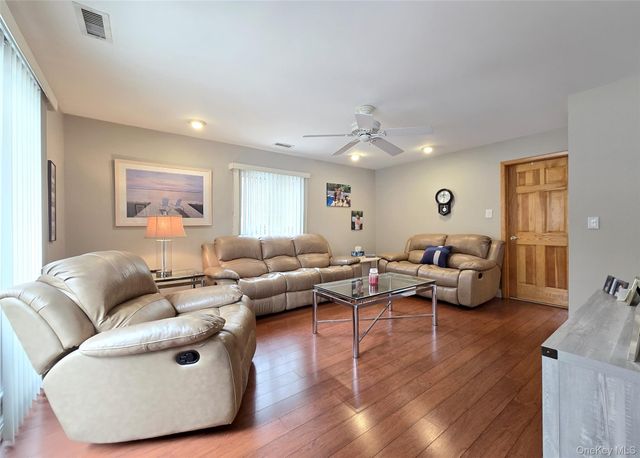 771 Waverly Avenue, Holtsville, NY 11742