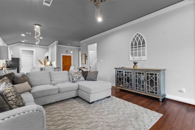 4406 Fernwood Avenue, Dallas, TX 75216