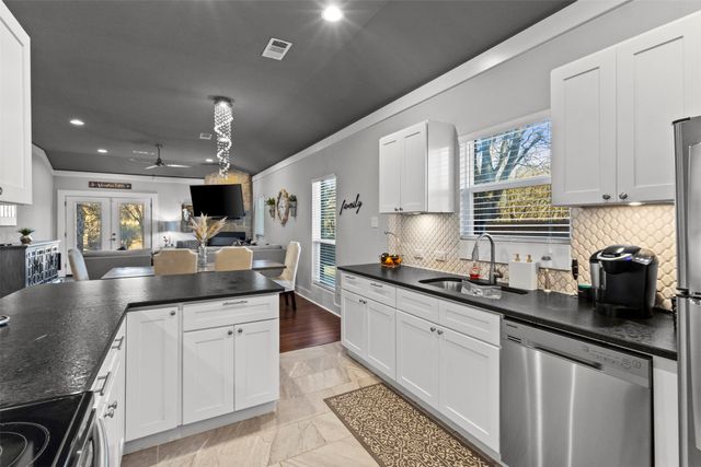 4406 Fernwood Avenue, Dallas, TX 75216