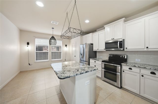 4500 Lakeside Hollow Street, Fort Worth, TX 76262