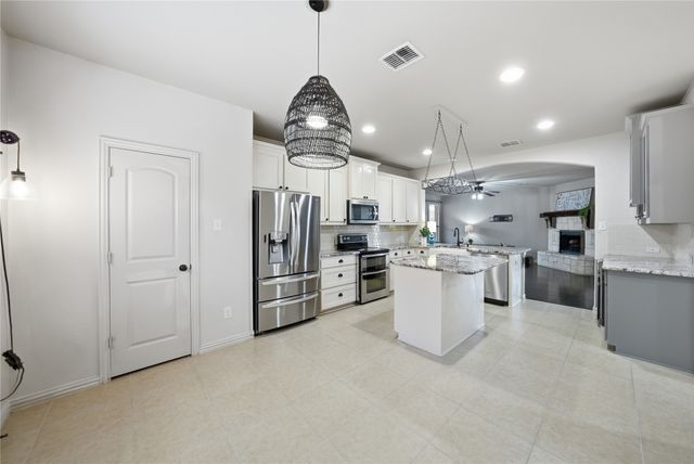 4500 Lakeside Hollow Street, Fort Worth, TX 76262