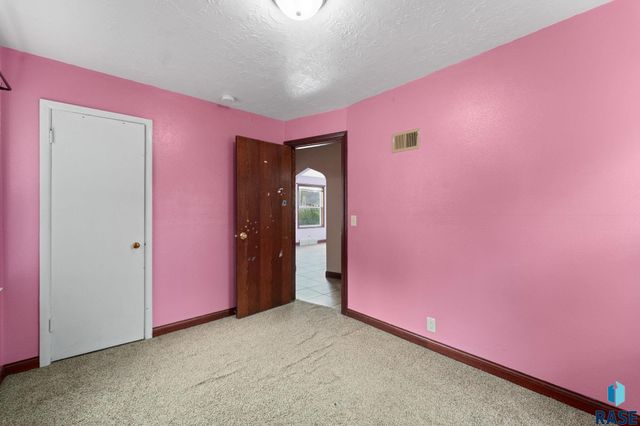 2505 S Western Ave Avenue, Sioux Falls, SD 57105