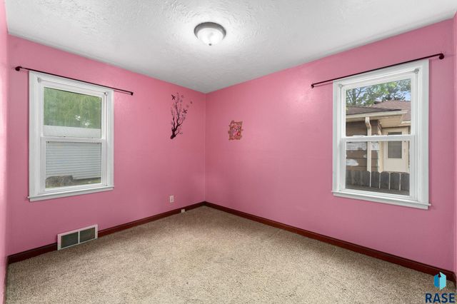 2505 S Western Ave Avenue, Sioux Falls, SD 57105