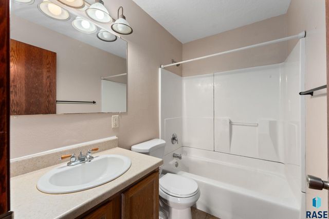 2505 S Western Ave Avenue, Sioux Falls, SD 57105