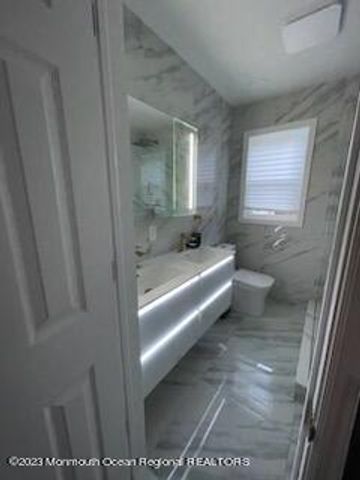 189 Whalepond Road, Oakhurst, NJ 07755