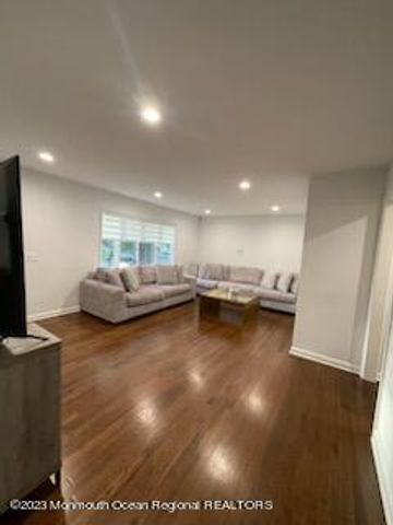 189 Whalepond Road, Oakhurst, NJ 07755
