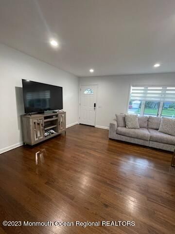 189 Whalepond Road, Oakhurst, NJ 07755
