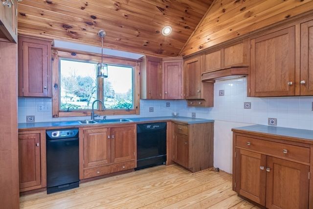 9 Park Dr., Wilbraham, MA 01095