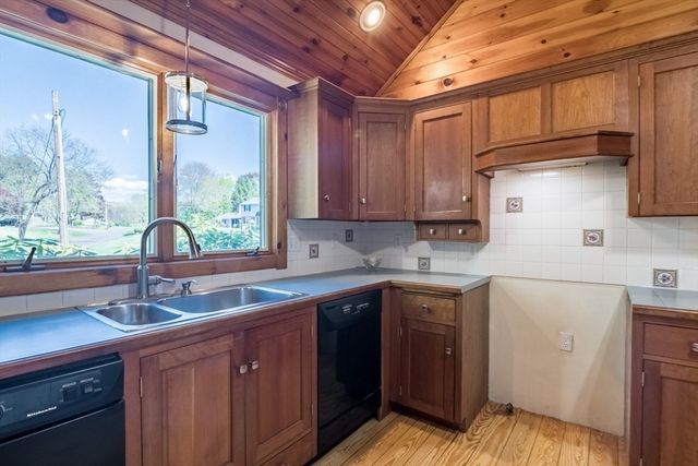 9 Park Dr., Wilbraham, MA 01095