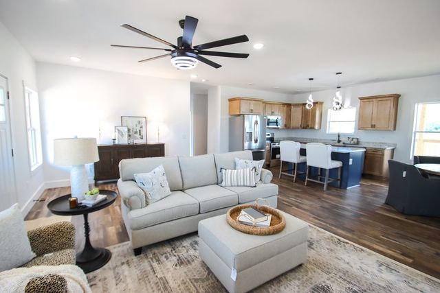 14193 Old Kentucky Rd, Walling, TN 38587