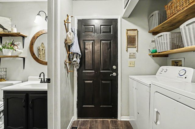 1802 Cross Creek Drive, South Bend, IN 46628