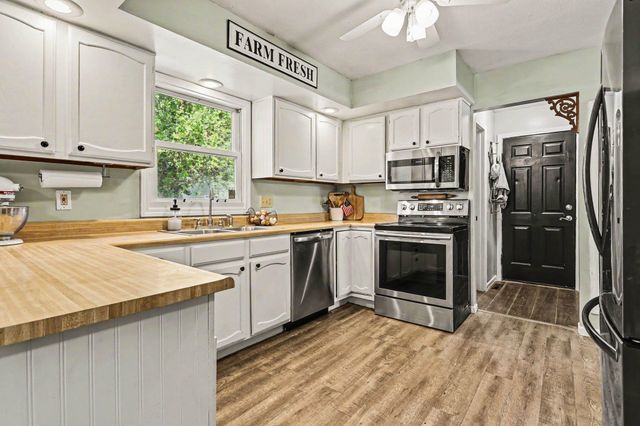1802 Cross Creek Drive, South Bend, IN 46628