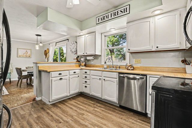 1802 Cross Creek Drive, South Bend, IN 46628