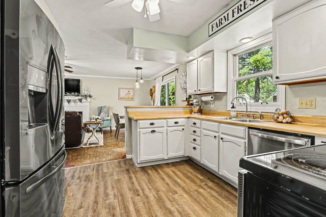 1802 Cross Creek Drive, South Bend, IN 46628
