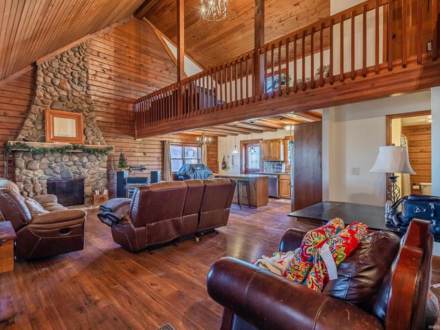 9434 Maysville Road, Fort Wayne, IN 46815