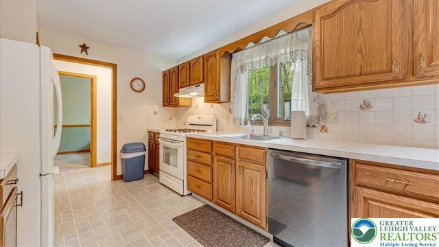 54 Indian Trail, Penn Forest Twp, PA 18229