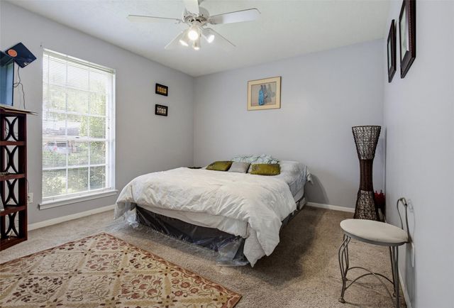 1912 Winding Creek Drive, Pearland, TX 77581