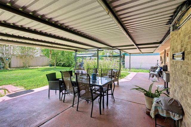 1912 Winding Creek Drive, Pearland, TX 77581